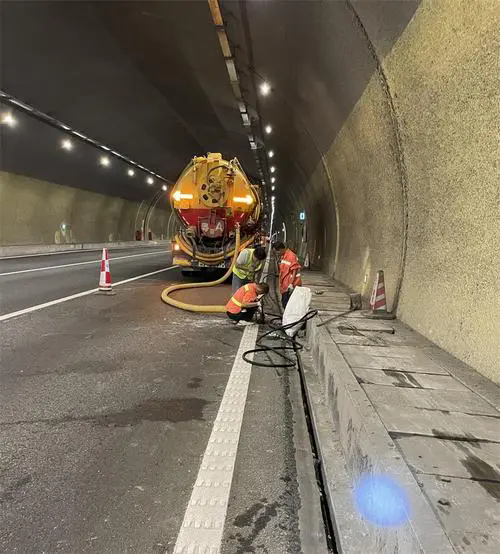 雷州隧道排水渠清淤